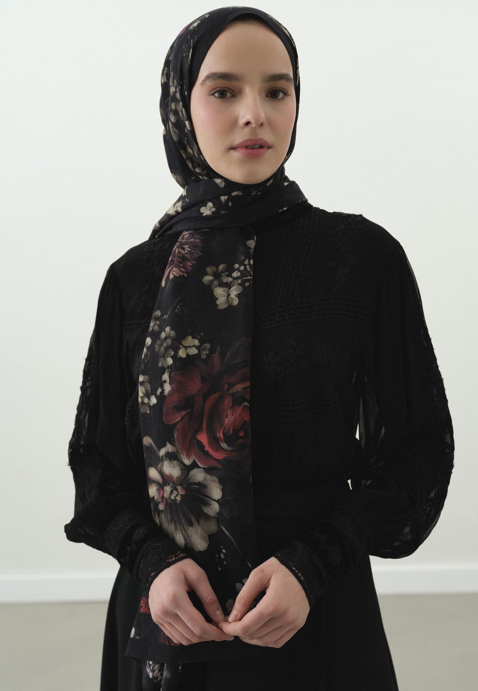 Mıdnıght Rose Desenli Pamuk Viskon Şal Siyah