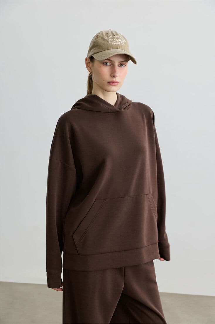 KAHVERENGİ KAPÜŞONLU İNCE SWEATSHIRT