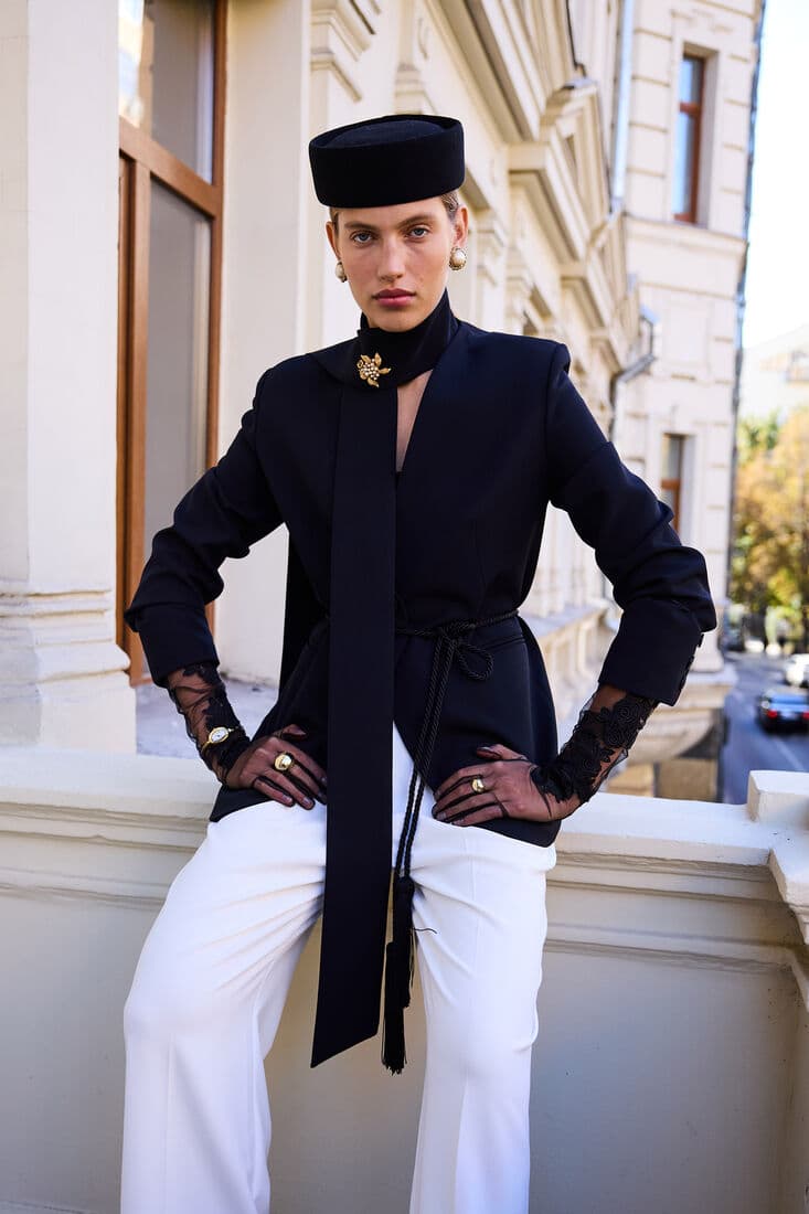 SİYAH ŞAL DETAYLI BLAZER