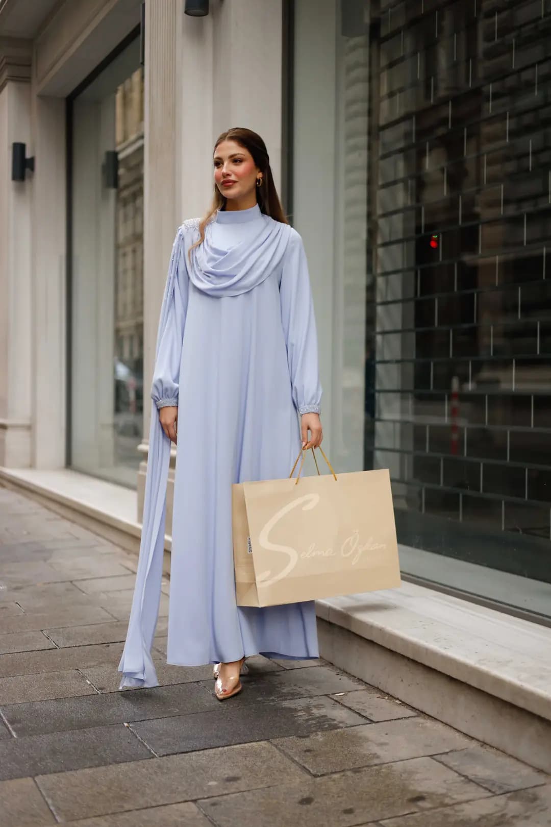 Boynu Taş Detaylı Abaya Elbise