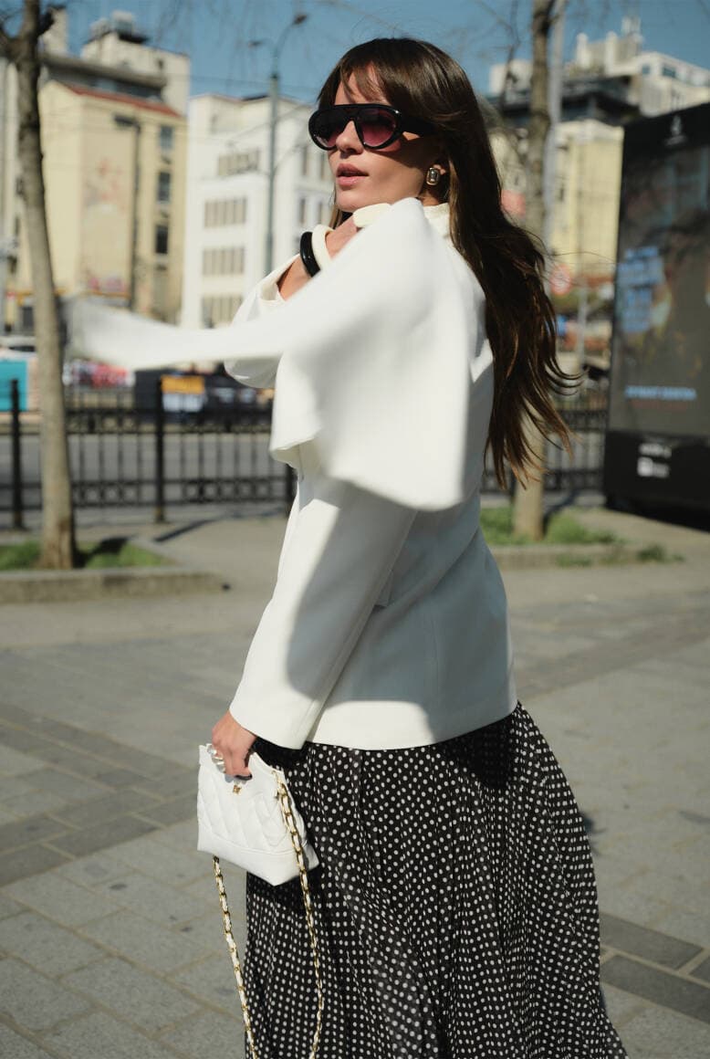 Pelerin Detaylı Blazer Ceket Beyaz