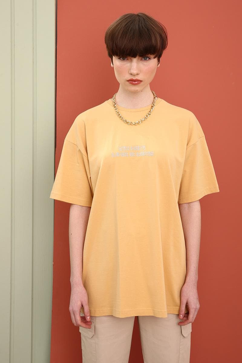Sarı-Pamuklu Bisiklet Yaka Nakışlı Kısa Kollu T-Shirt