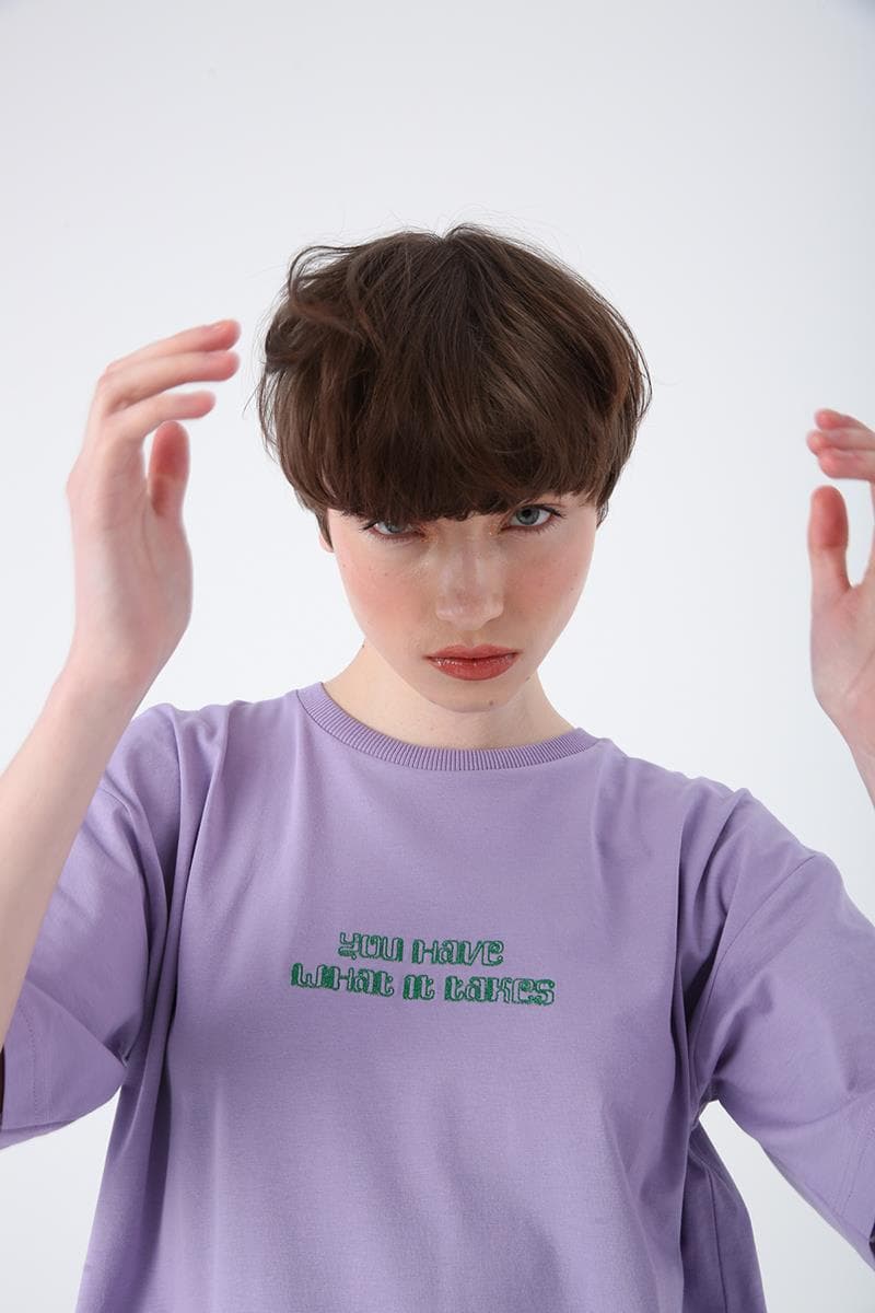 Lavanta-Pamuklu Bisiklet Yaka Nakışlı Kısa Kollu T-Shirt