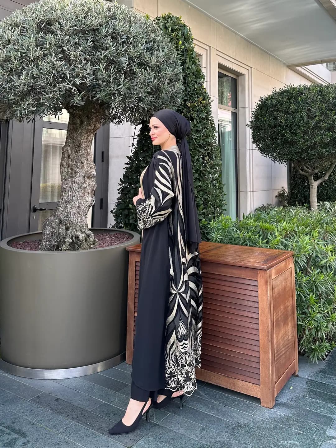 Arka Detaylı Uzun Kollu Abaya
