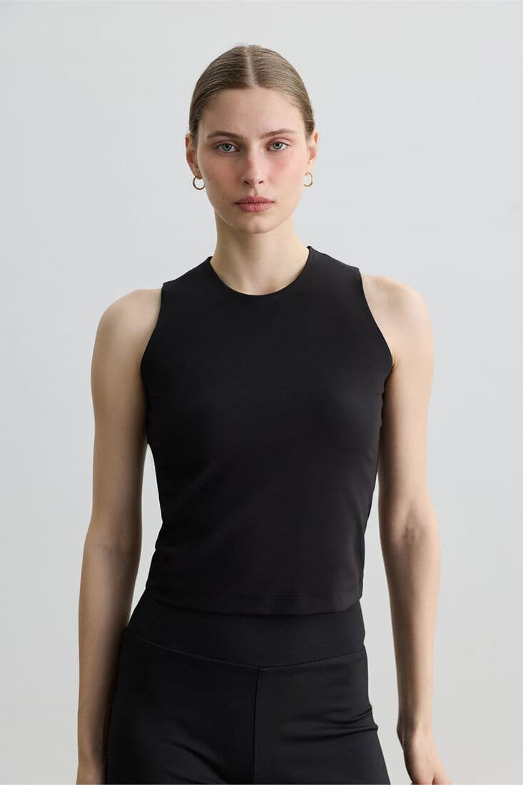 SİYAH HALTER YAKA SPOR ÜST