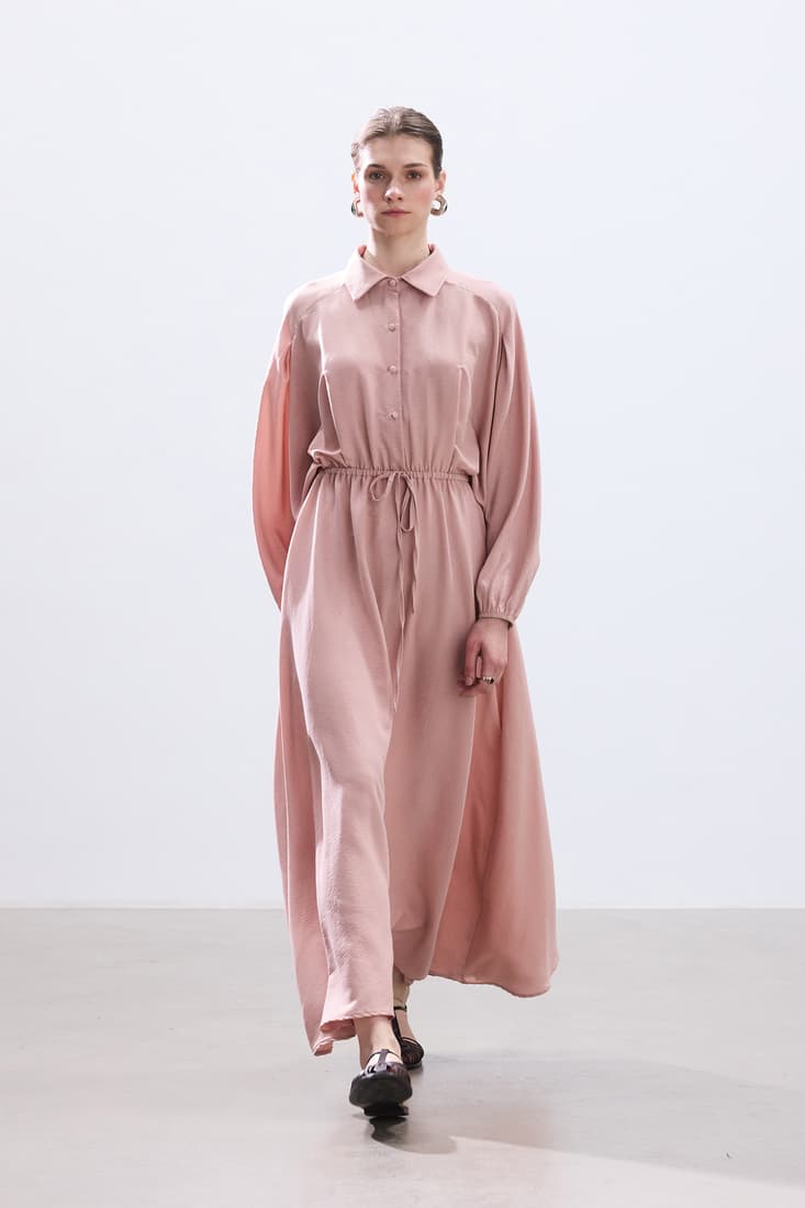 PASTEL PEMBE BELİ BÜZGÜLÜ ELBİSE