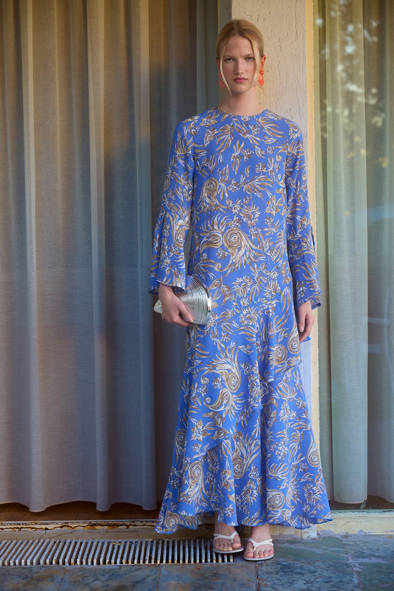 PATTERNED NATURAL FLOWY RUFFLED DRESS