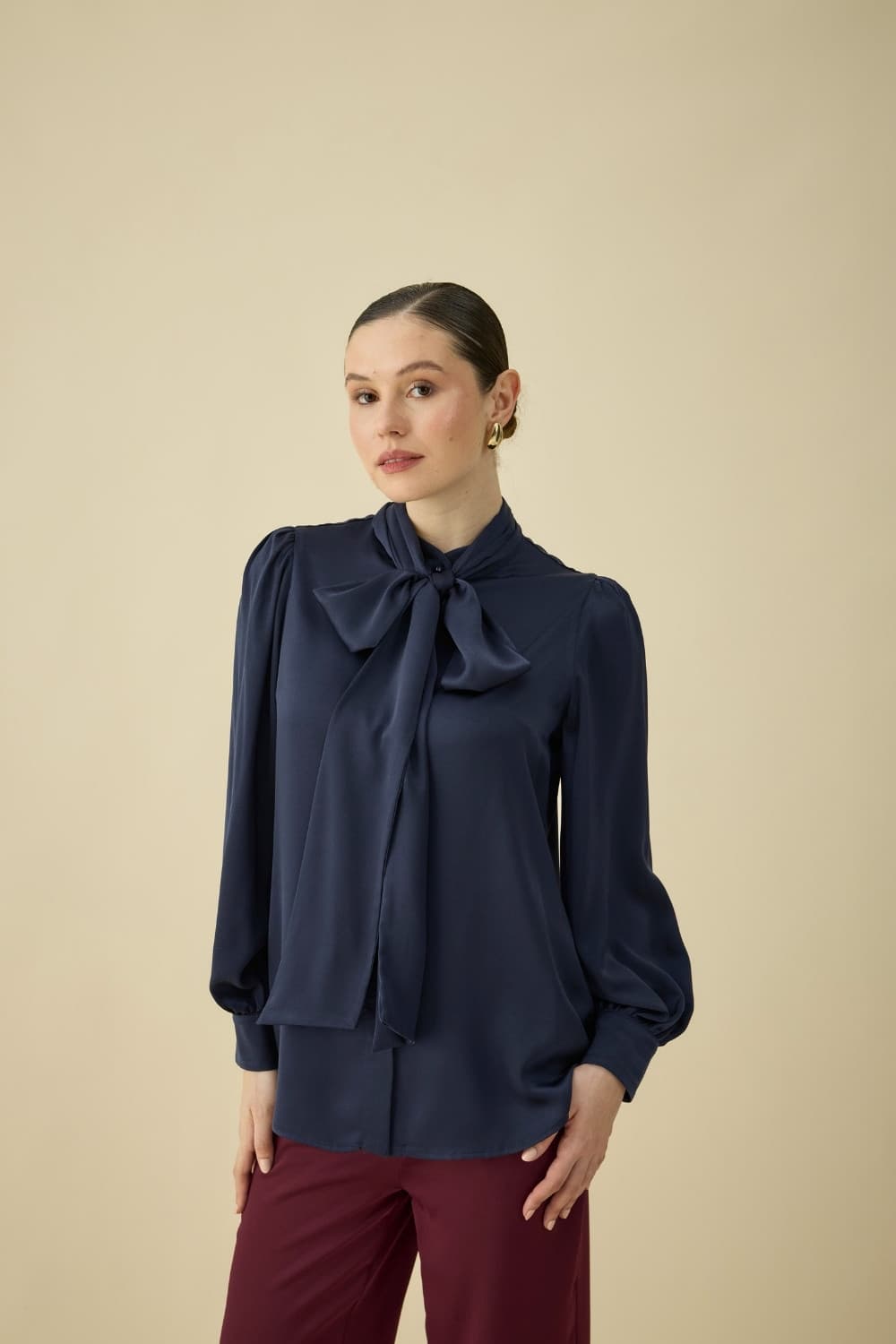 FULARLI SATEN BLUZ LACİVERT