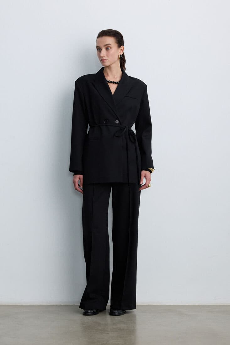 SİYAH KUŞAKLI BLAZER